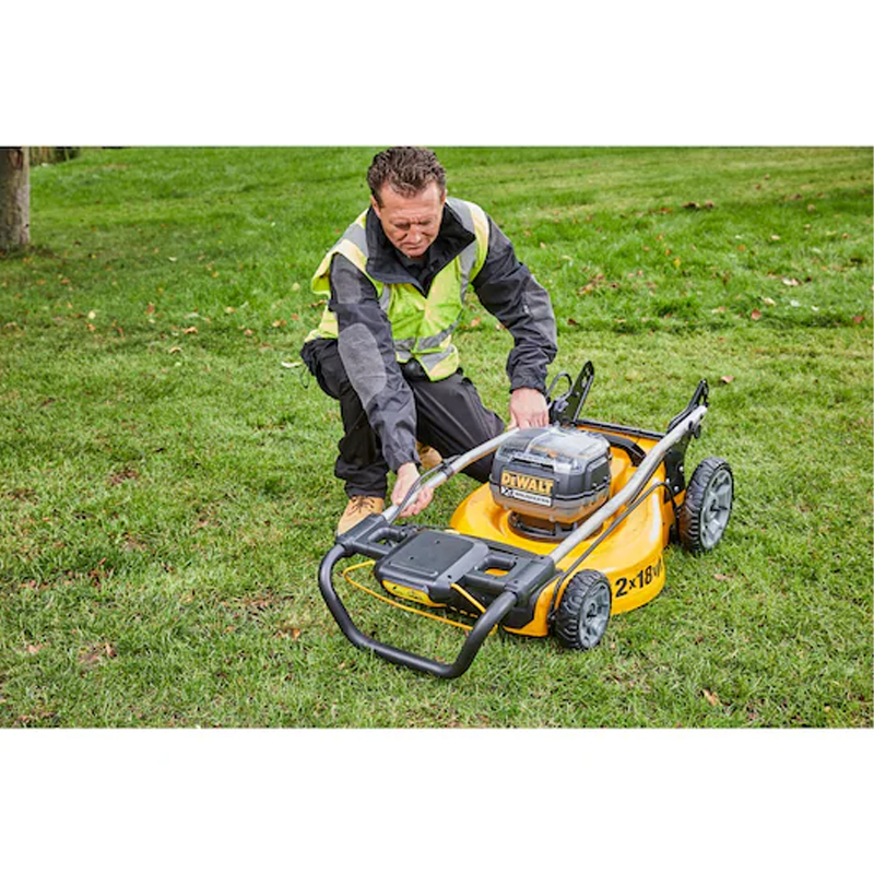 Masina de tuns iarba compatibila cu 2 acumulatori 18V, 48cm, DeWalt, tip DCMW564N-XJ, SOLO