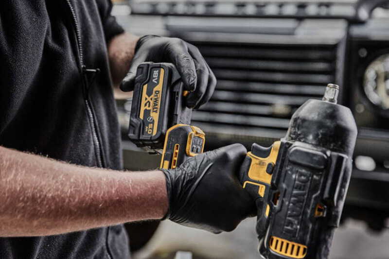 Masina de insurubat cu impact 18V, SOLO, DeWalt DCF900N-XJ