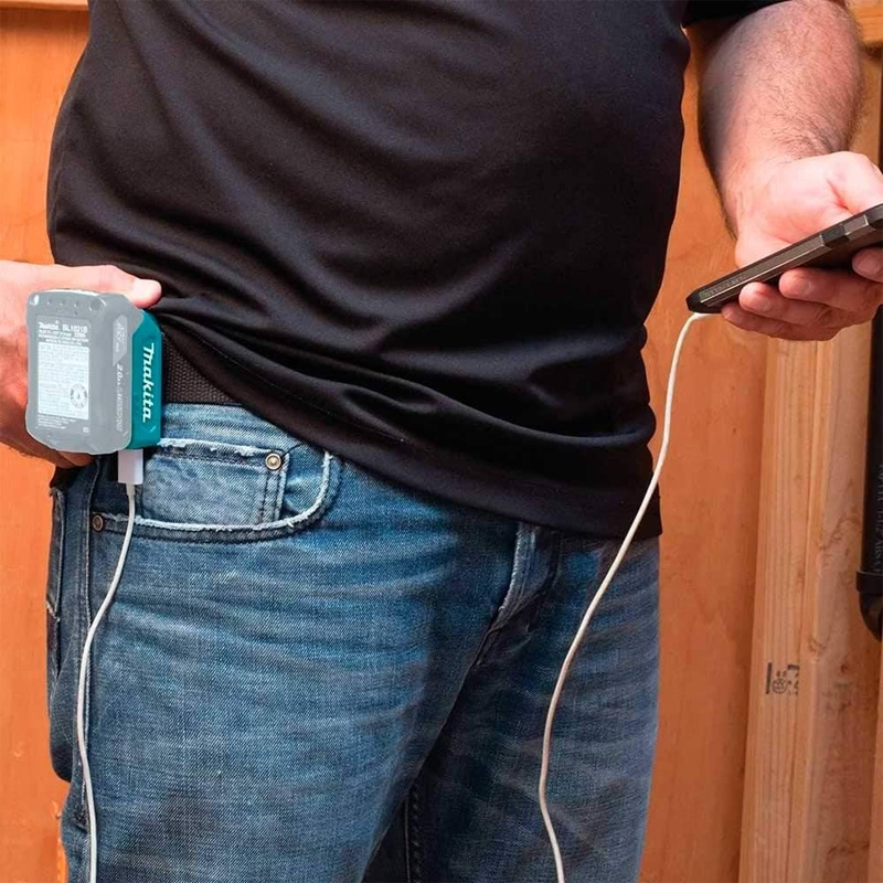 Adaptor pentru incarcarea accesoriilor cu acumulatori LXT, prin USB, 2 porturi, Makita tip ATBADP05